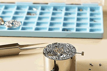 为什么重庆江诗丹顿晚上十点左右会变慢